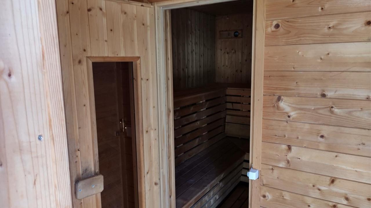 Grosse Wohnung / Haushaelfte In Peetzig Am See Angermunde Exterior foto