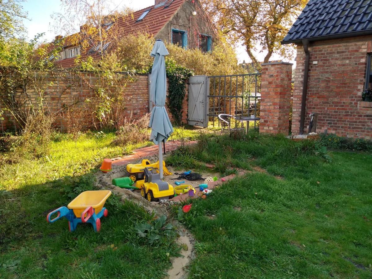 Grosse Wohnung / Haushaelfte In Peetzig Am See Angermunde Exterior foto