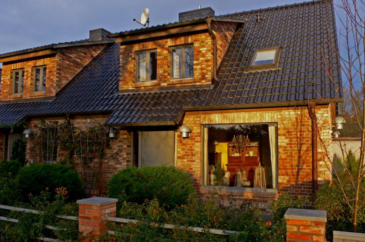 Grosse Wohnung / Haushaelfte In Peetzig Am See Angermunde Exterior foto