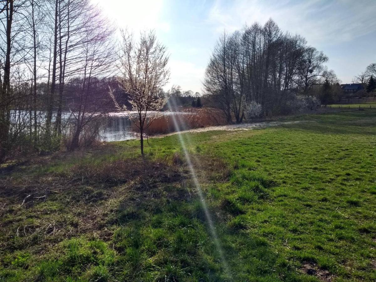 Grosse Wohnung / Haushaelfte In Peetzig Am See Angermunde Exterior foto